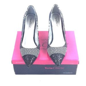 Torta Caliente Black and white striped pump shoe